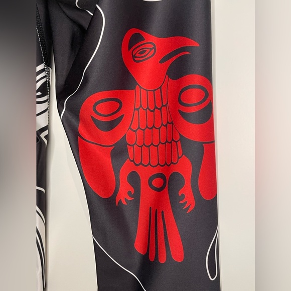 NoMiNoU Activewear leggings with artist design print - Canada made - Picture 3 of 5